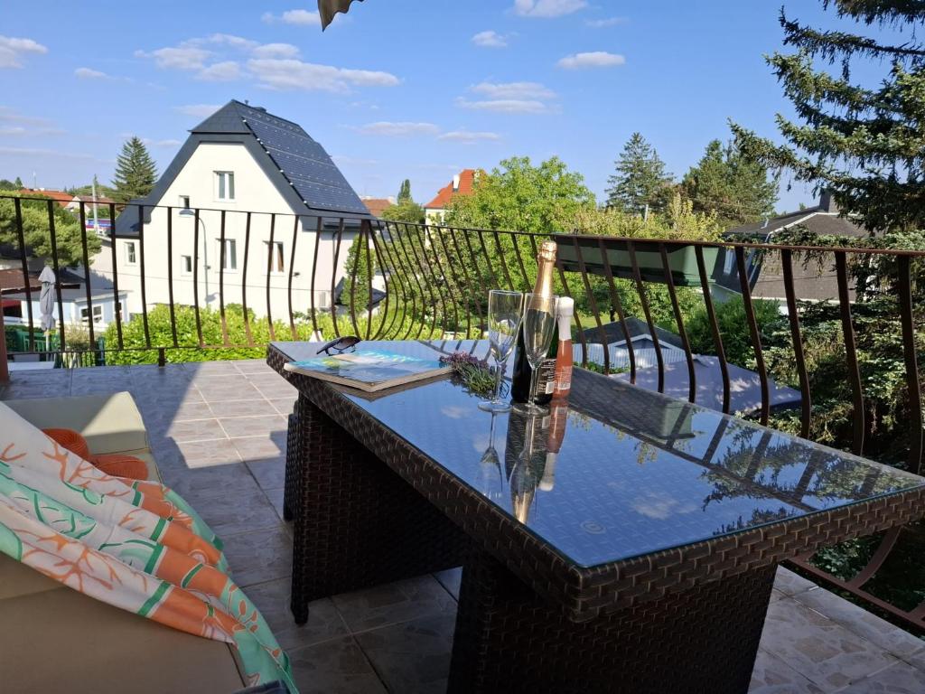 Blick vom Balkon über die Nachbarschaft