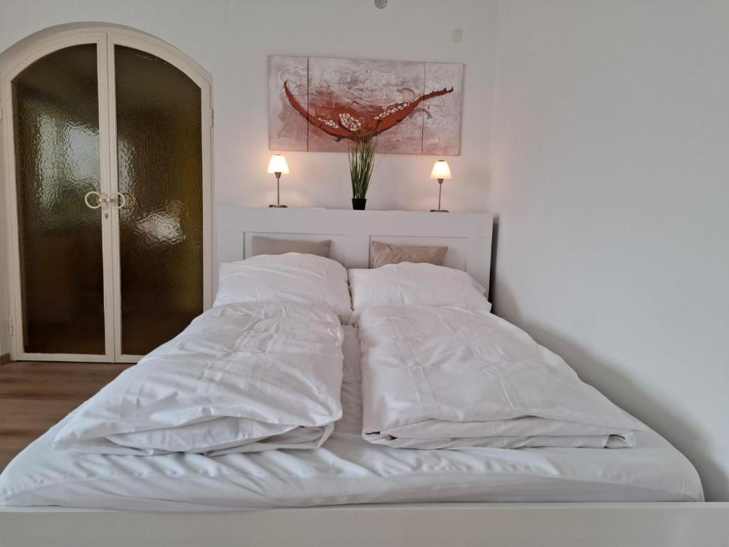 Schlafzimmer mit Bogentür